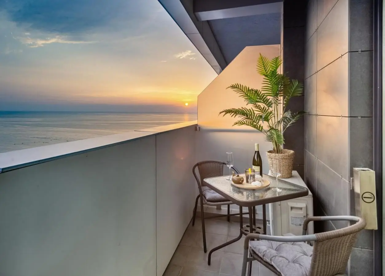 Fountain Vista Luxury Residence by AESTHAVEN