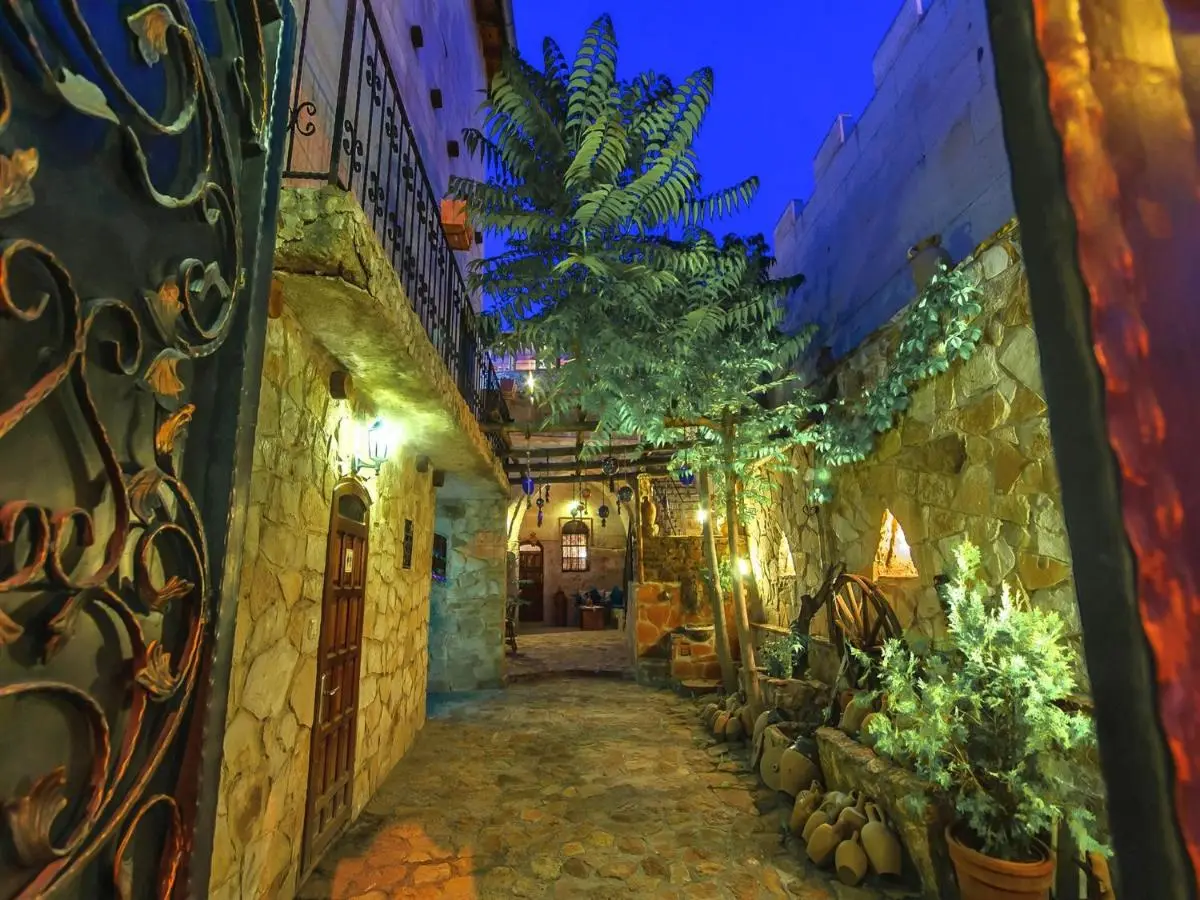 Adanos Konuk Evi