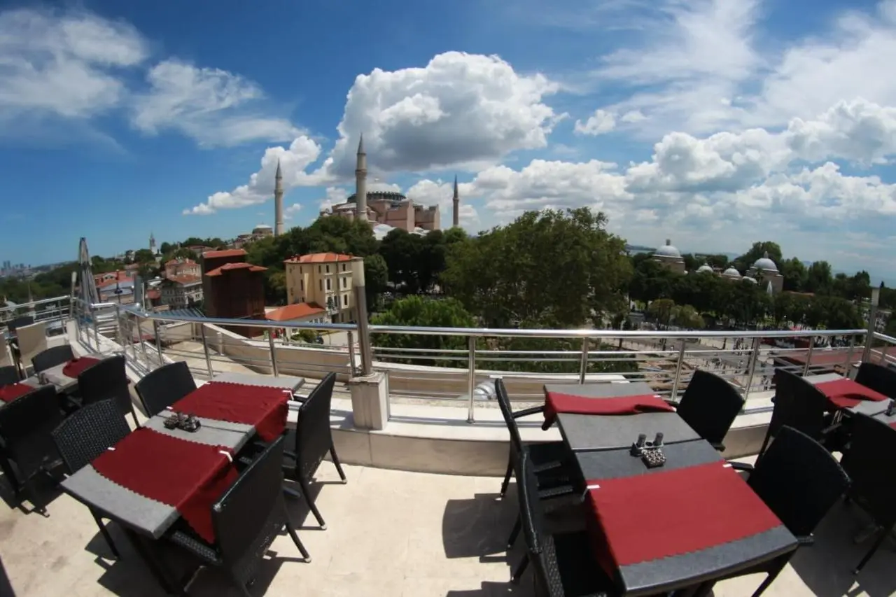 Ares Hotel