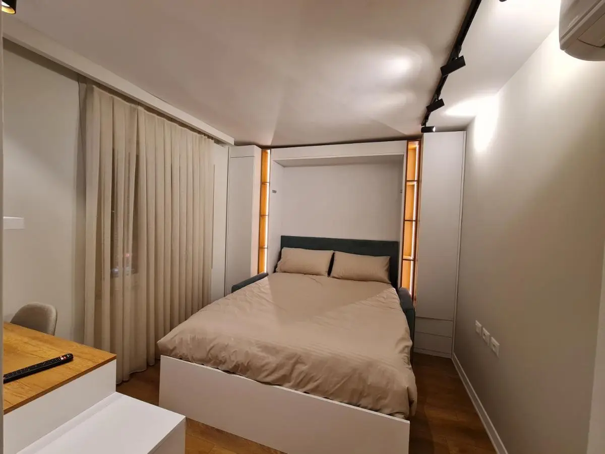 Adore - Modern Studio