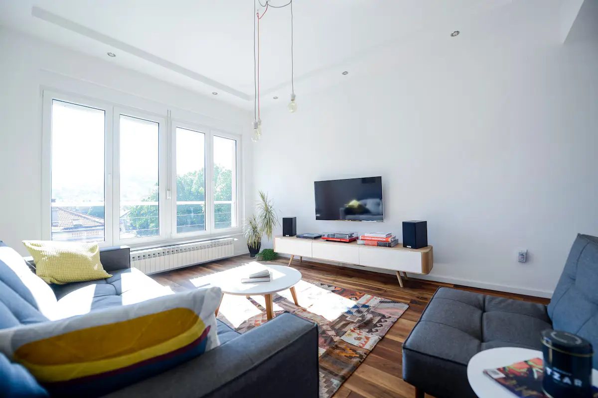 Top location penthouse apt.