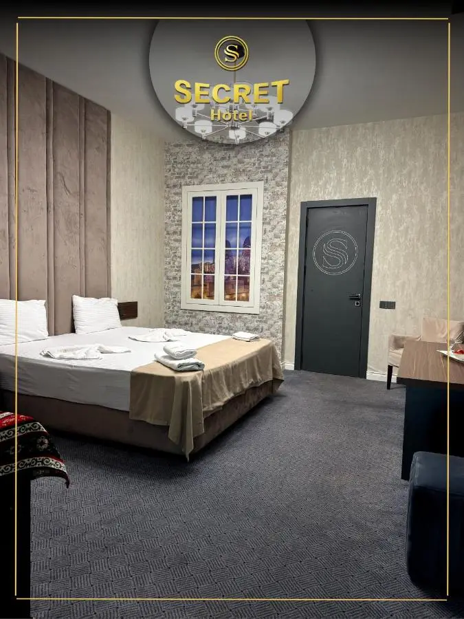 SECRET HOTEL