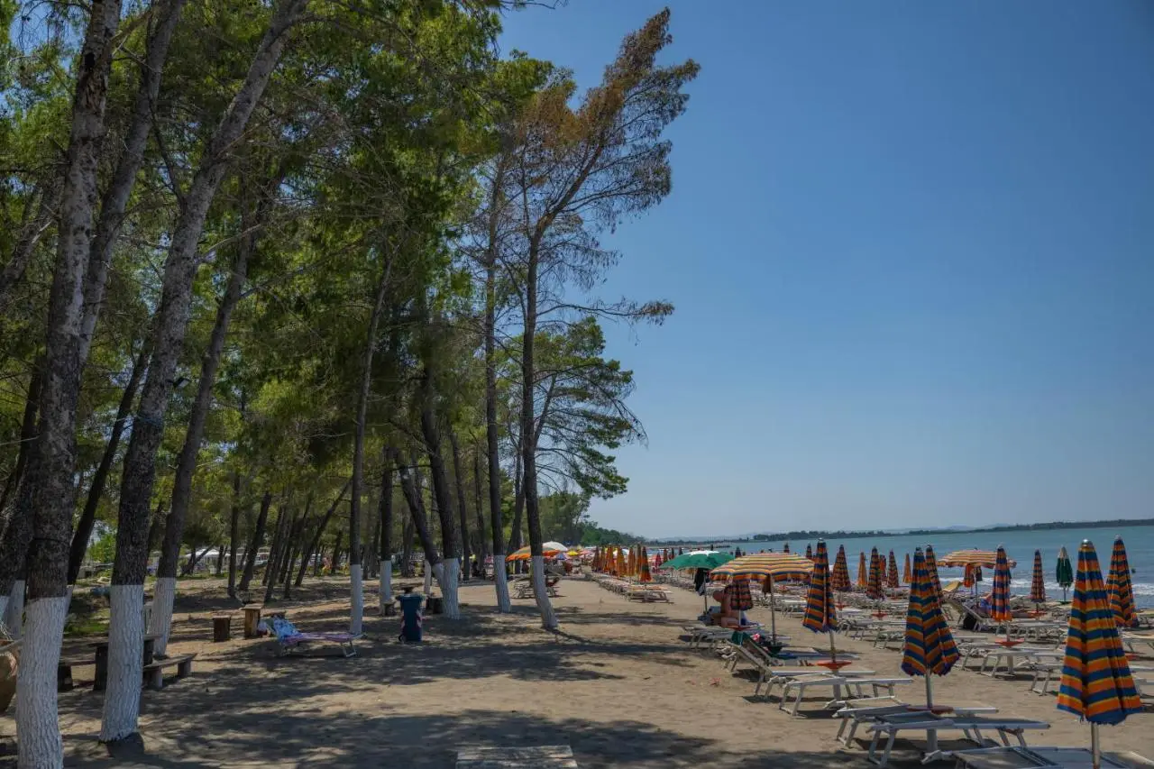 Frojd Kune Resort & Beach Hotel