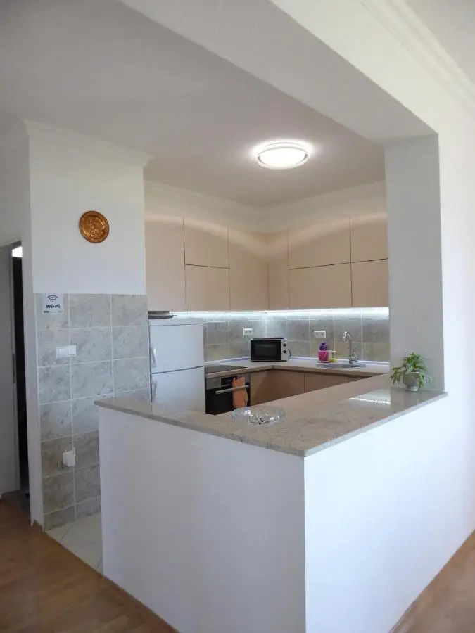 Small Hill Apartments