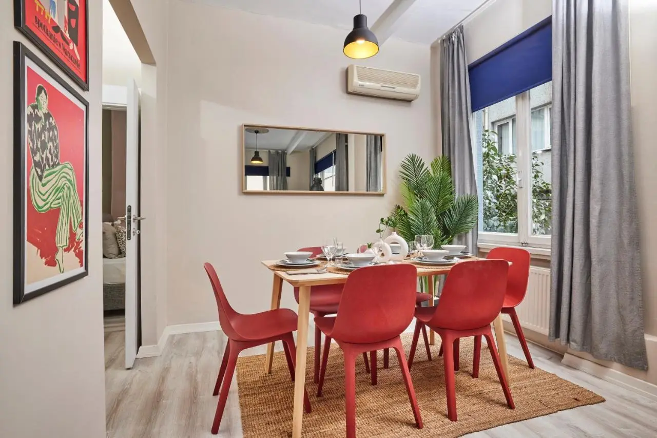 2BR Modern Flat in Nişantaşı 3 Min to Metro Full AC