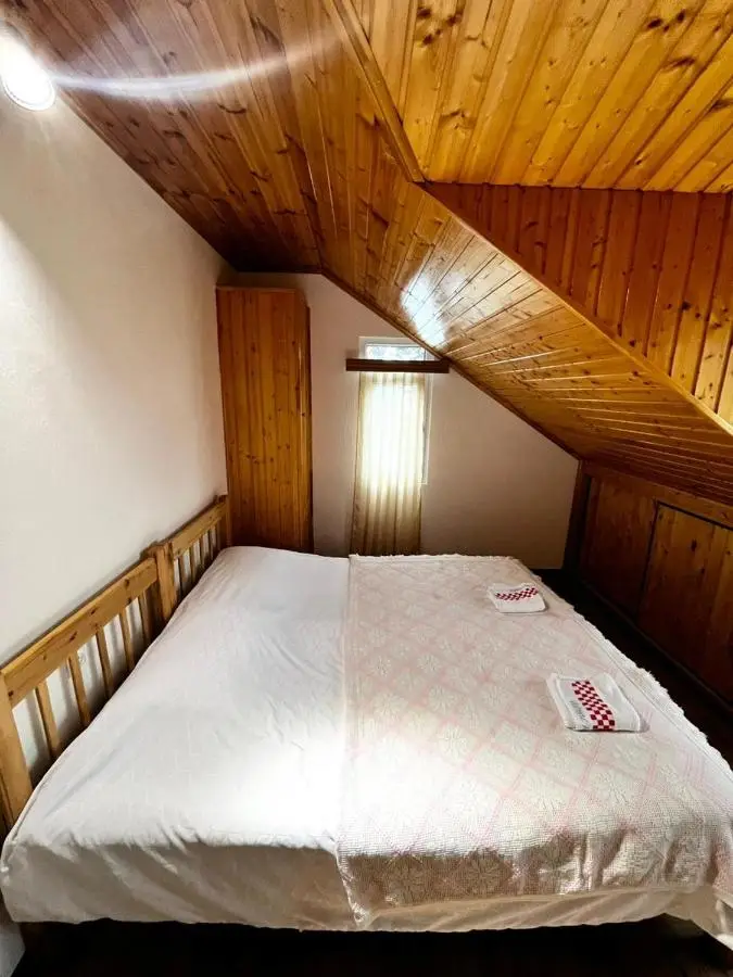 Nino & Irodi's Guest House