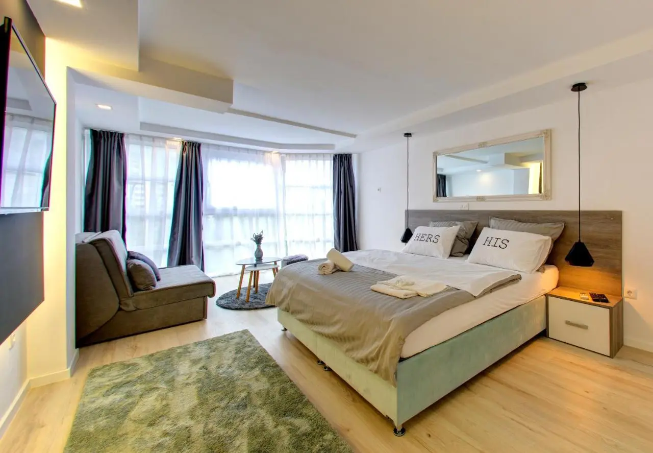 Emerald Apartment