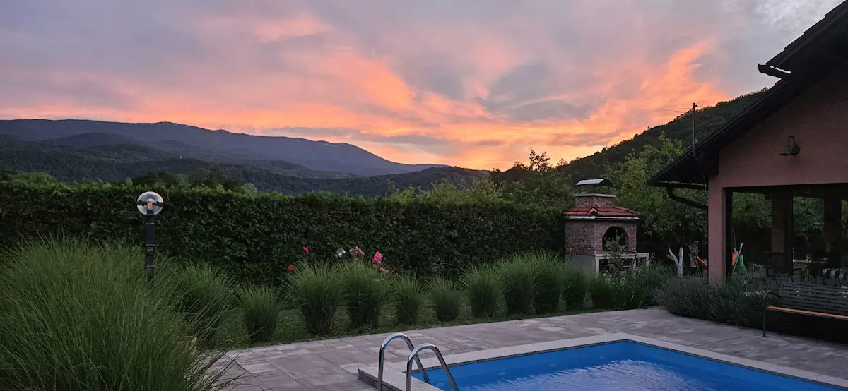 VILLA about min 3 persons - max 6 persons.