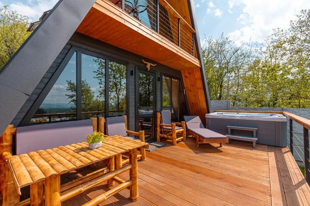 Luxury Cottages with Hot Tubes, Garden and BBQ