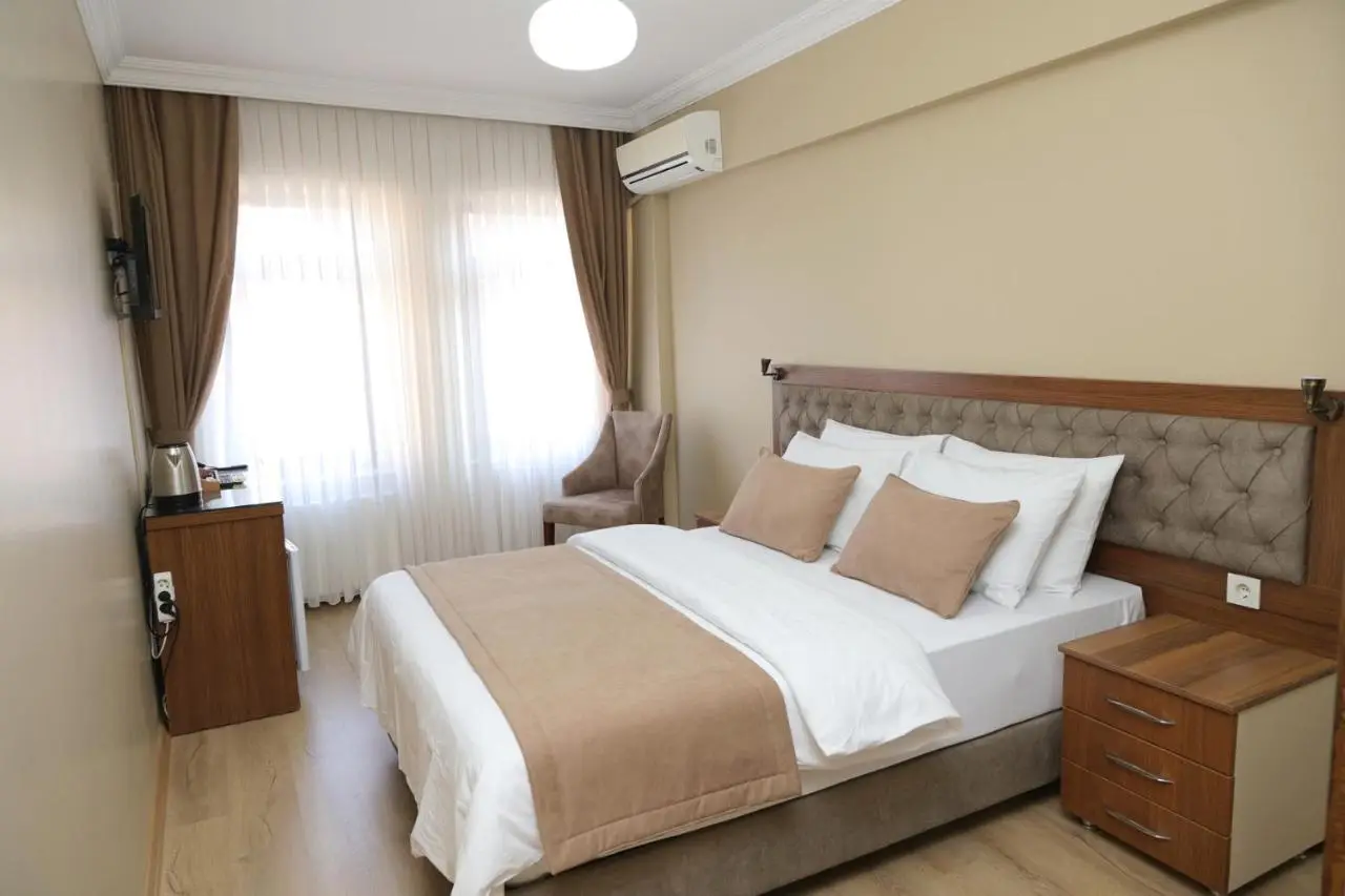 Ramparts Hotel