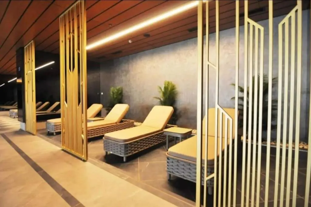 Elegant 2 bedroom apt Sinpas queen gym pools