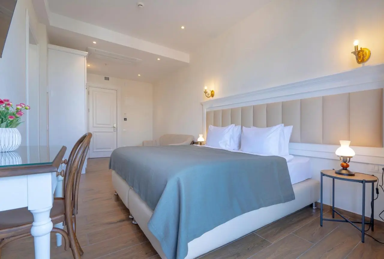 Iris Hotel