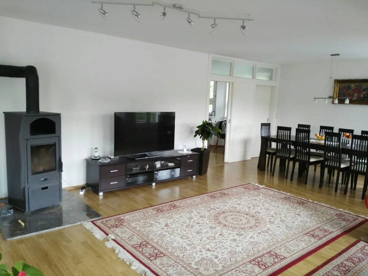 Go2Bihac Villa, 8 bedrooms, 7 bath, 10 aircon.