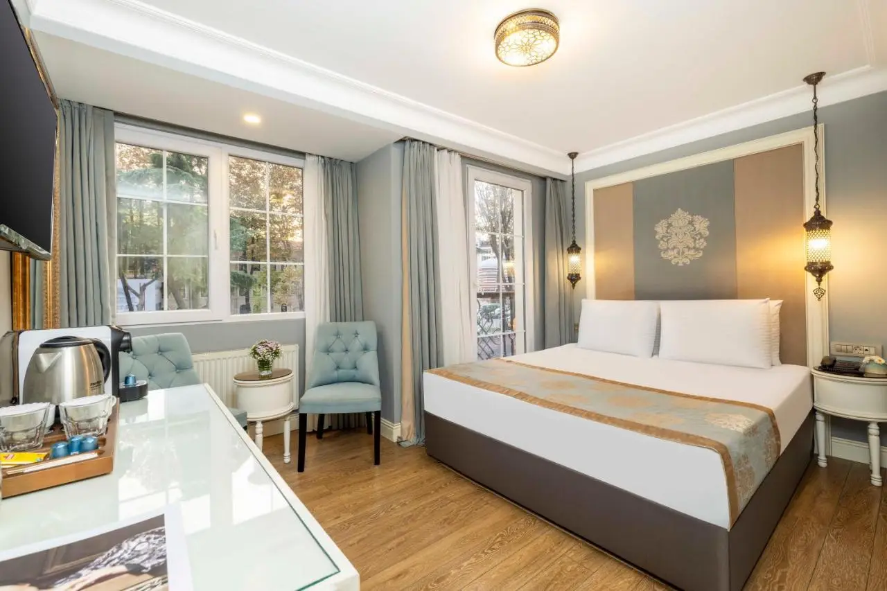 Raymond Hotel Old City