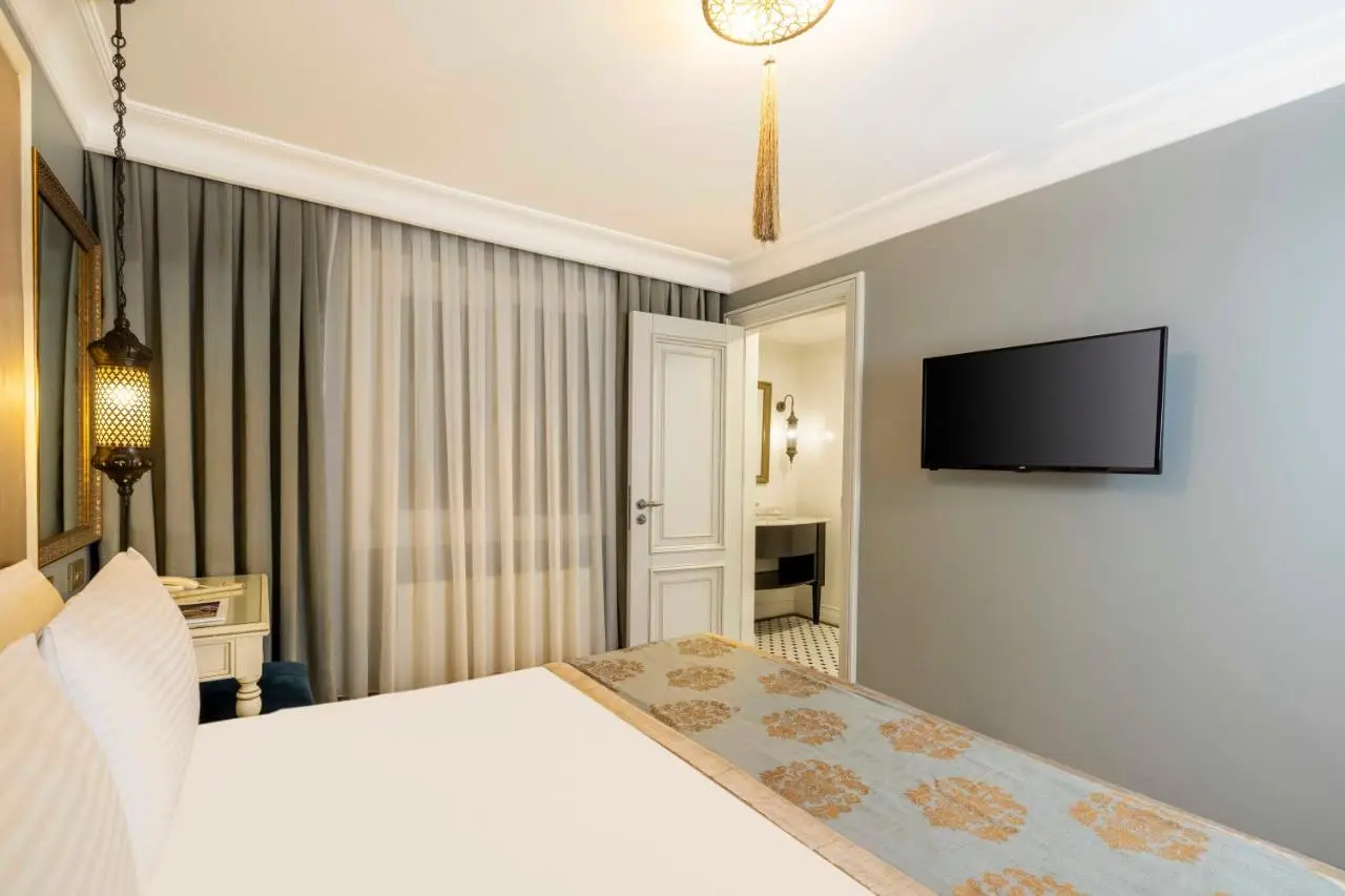 Raymond Hotel Old City