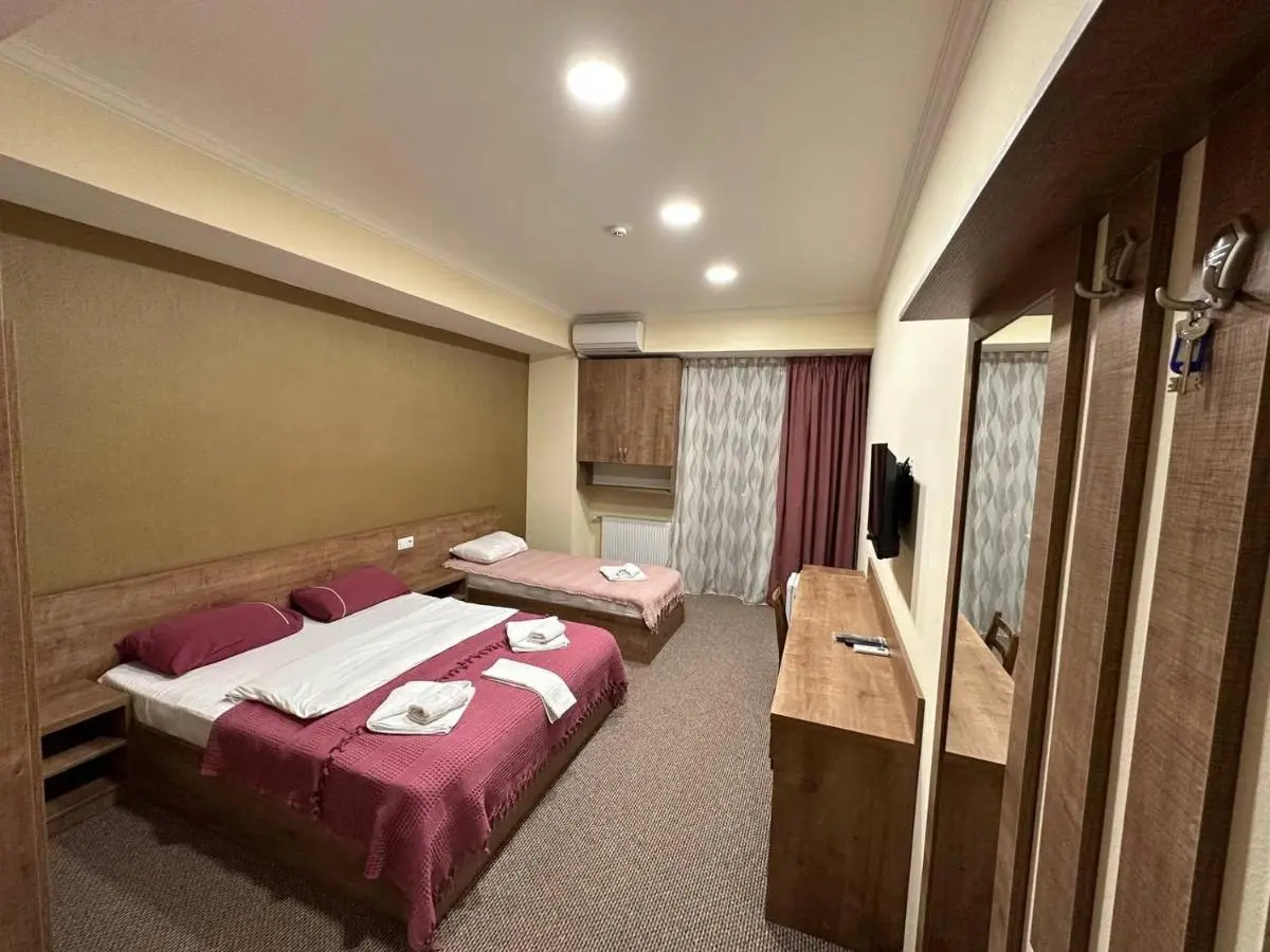 5 Rooms near 300 Aragveli metro station