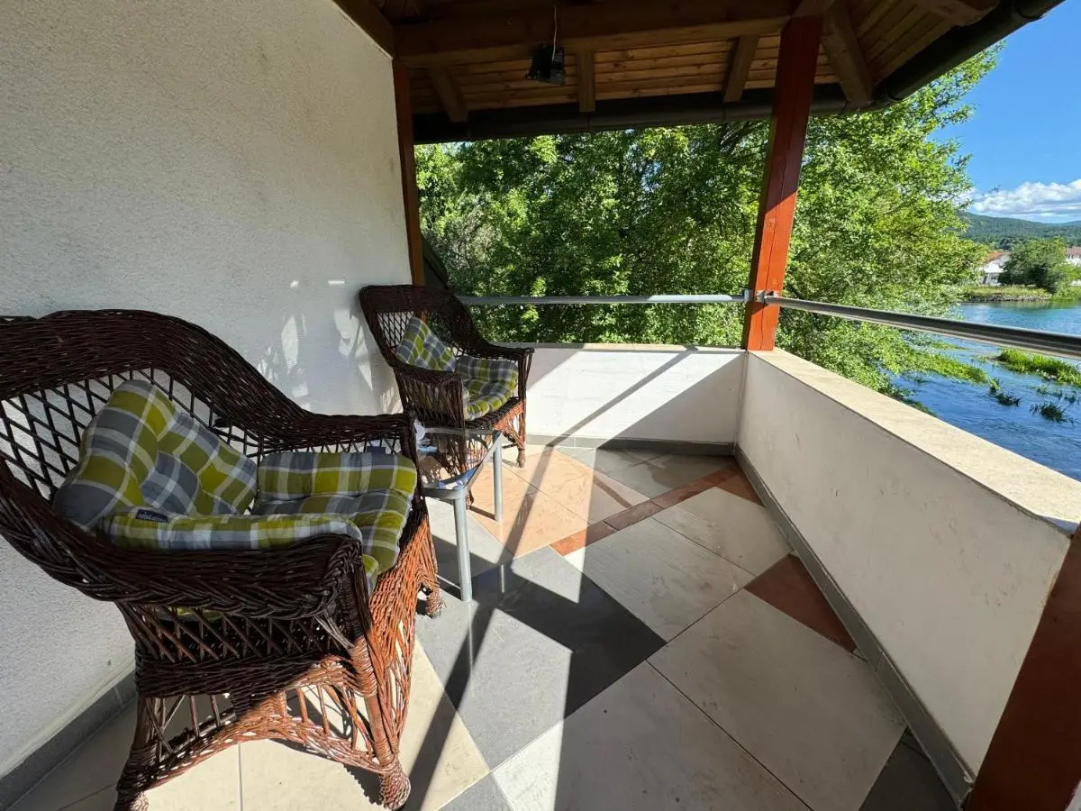 Hotri House On The River Island