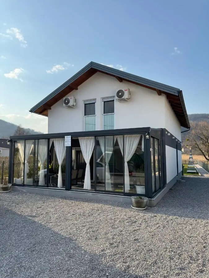 AM Una Lux House