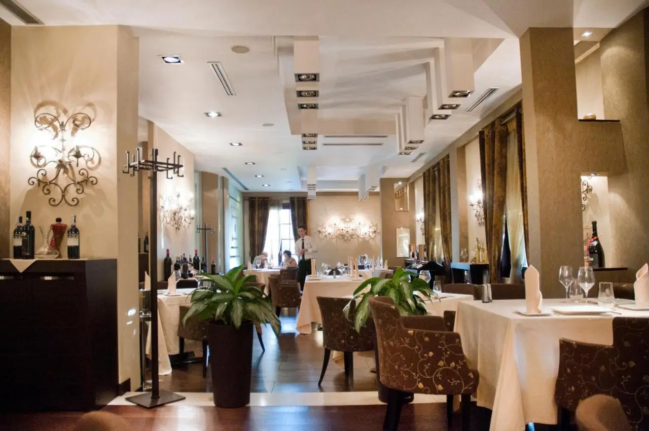 MonarC Hotel