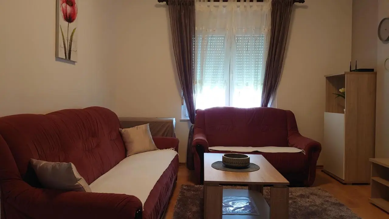 Apartments Tulipan - with free private parking garage