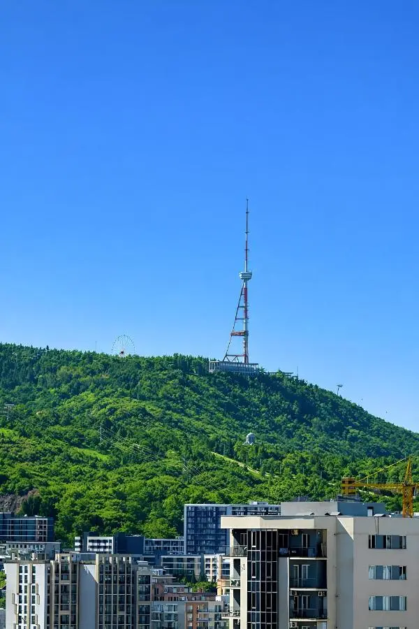Park Ortachala Apartments with River and City View