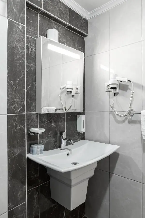 BURSA LOYAL CiTY HOTEL