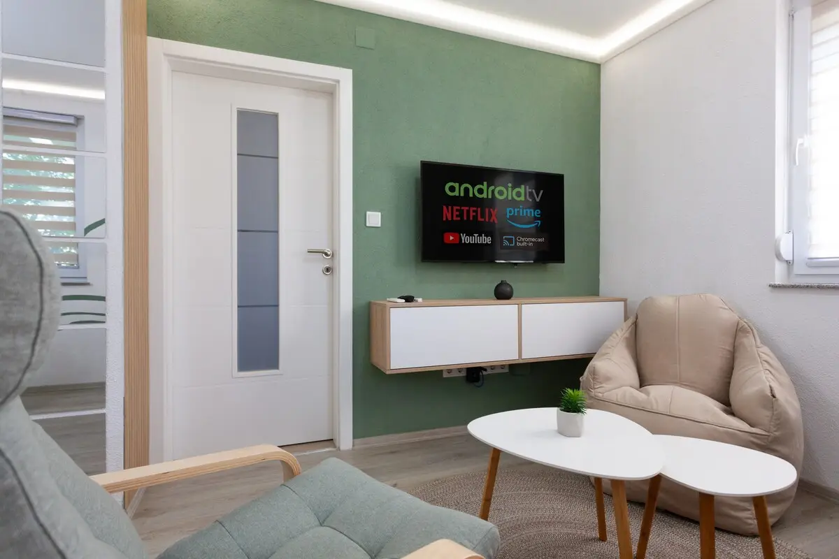Modern Family House with Terrace & FREE Parking