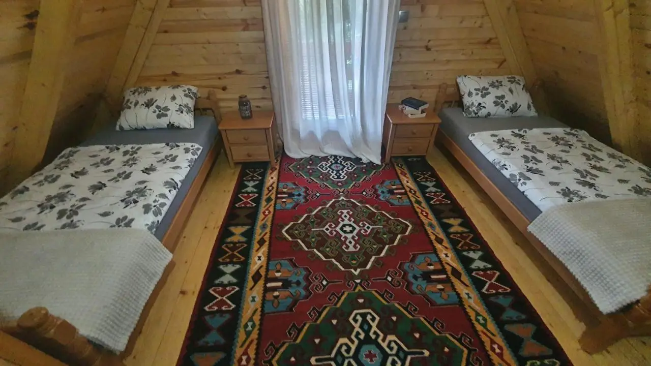 Drvena vikendica Teodora