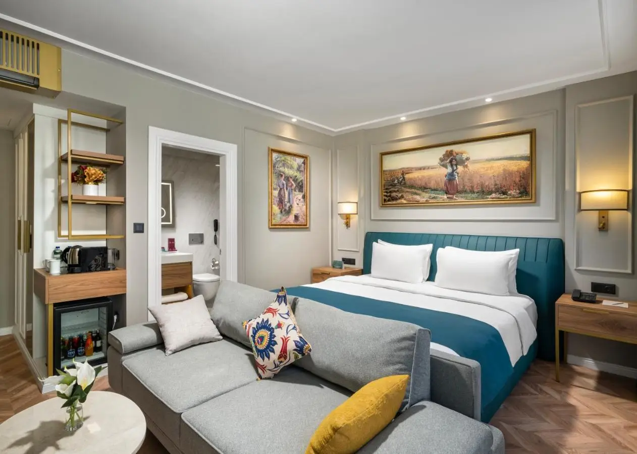 Royan Suites