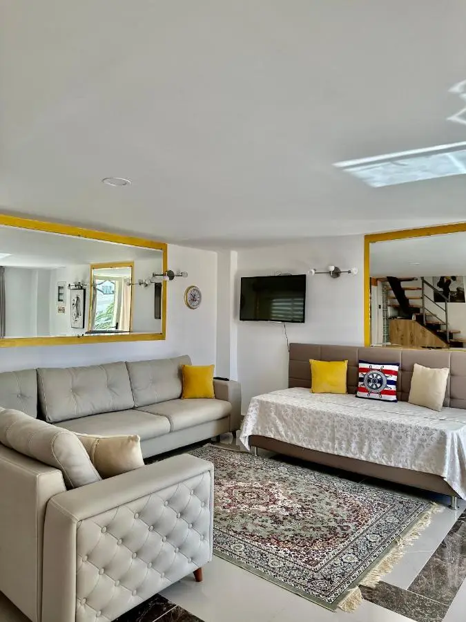 Shkreli Private Entrance Duplex Apartment , Partial Sea View, 3 min from the beach