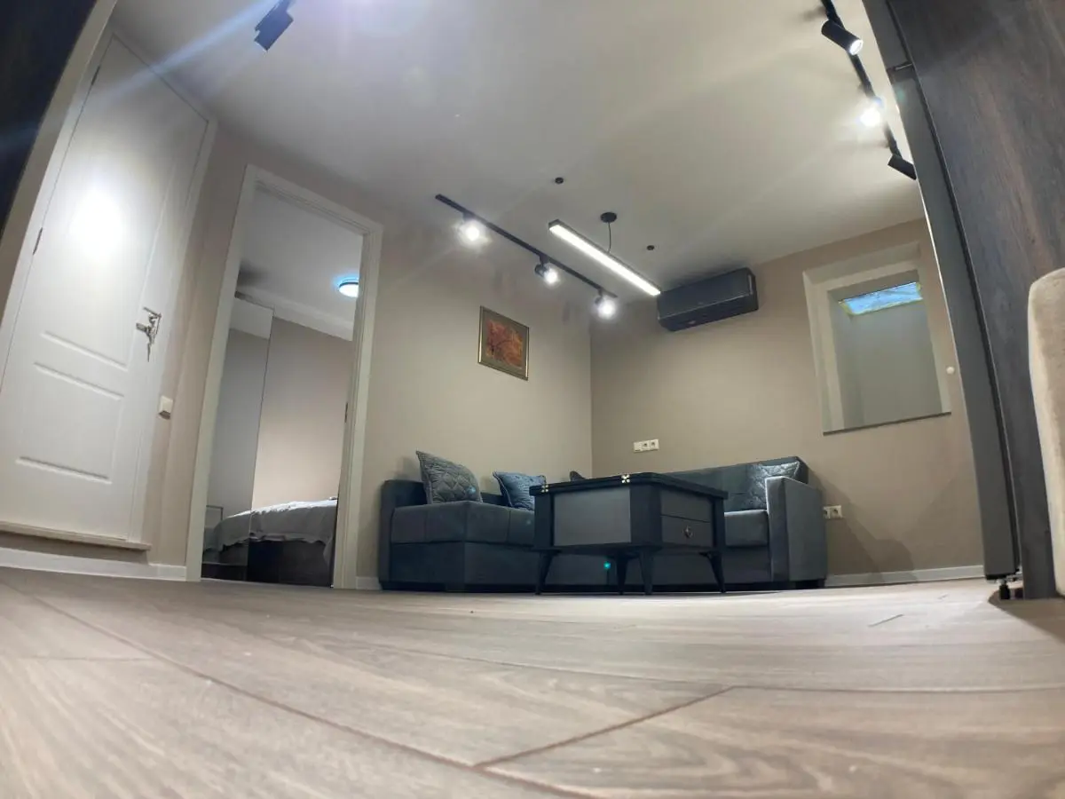 A cozy and comfortable semi-basement apartment