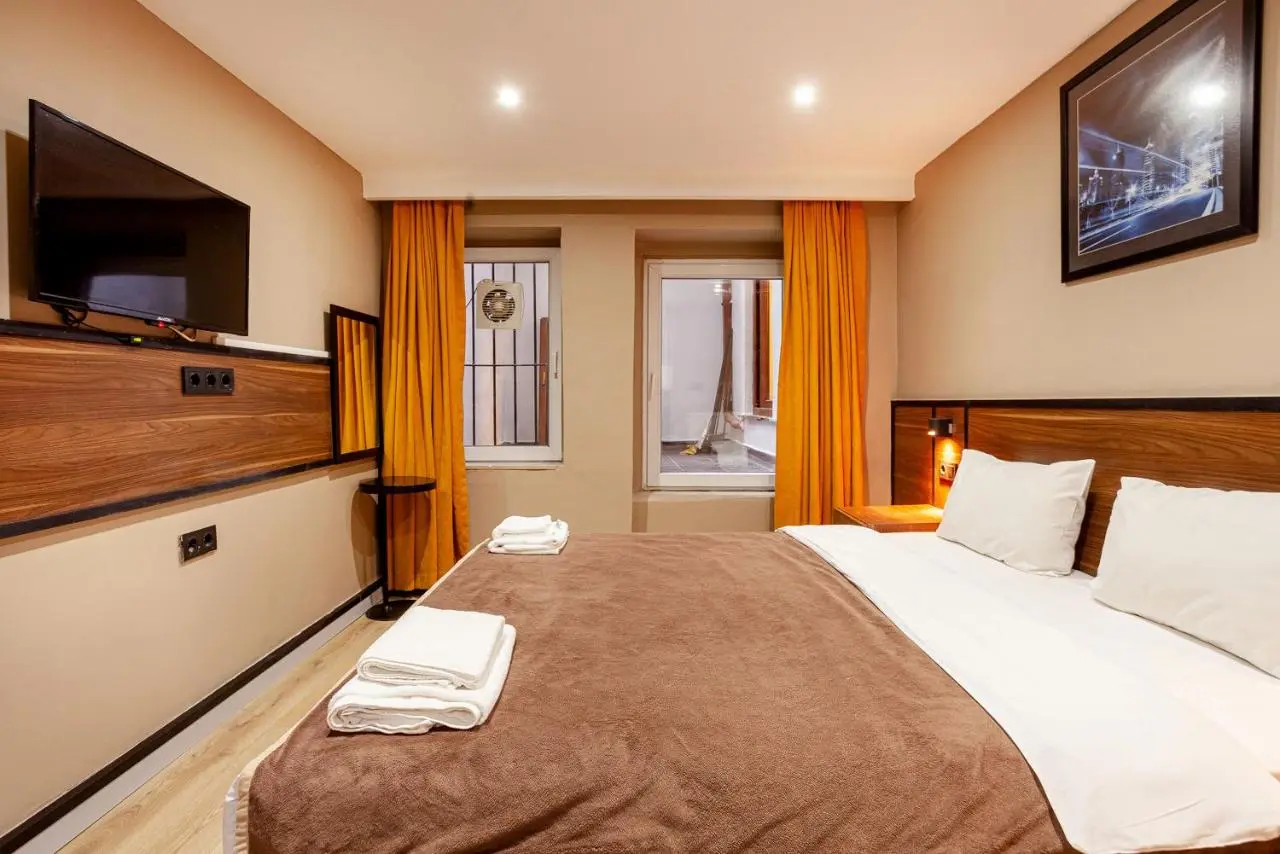 Aram Kerasi Rooms