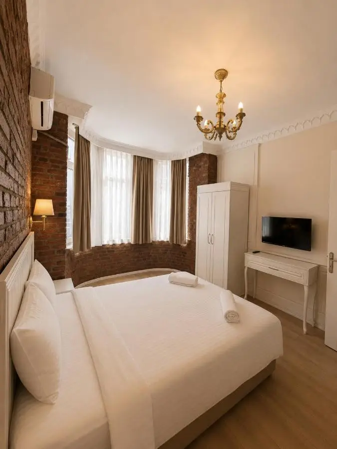 Royal Garden Suite and Hotel