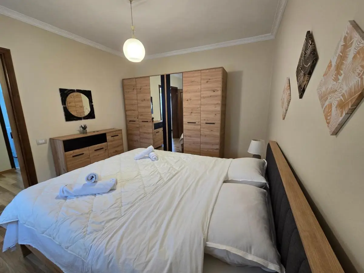 Old Soul, Modern Comfort Apartment