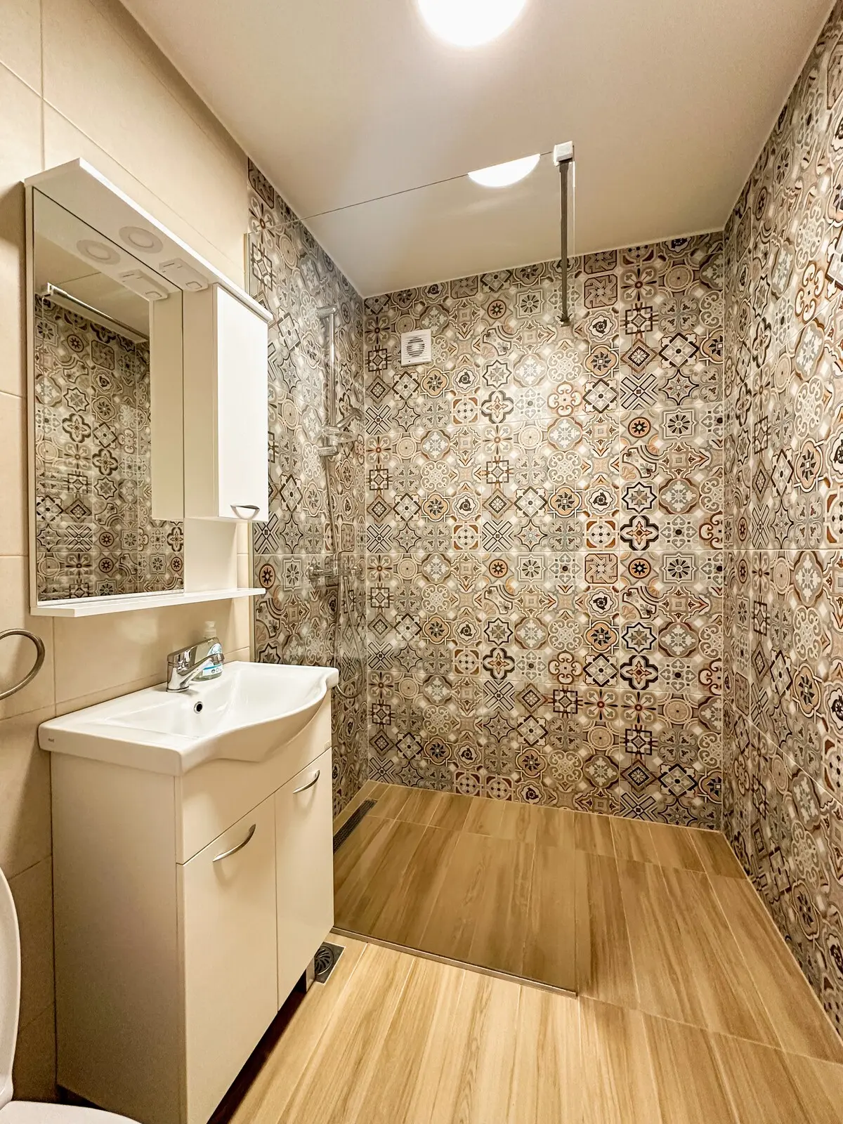 Exclusive Modern Riverside Suite
