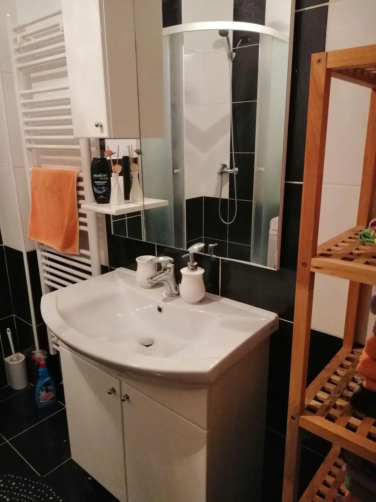 SUNNY large apartment\5 min from the airport