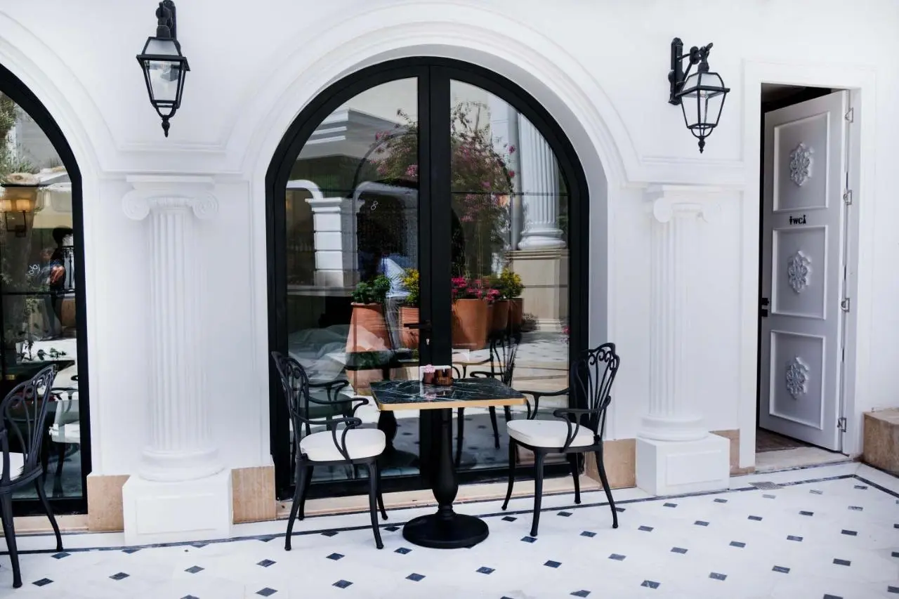 Elegance East Hotel