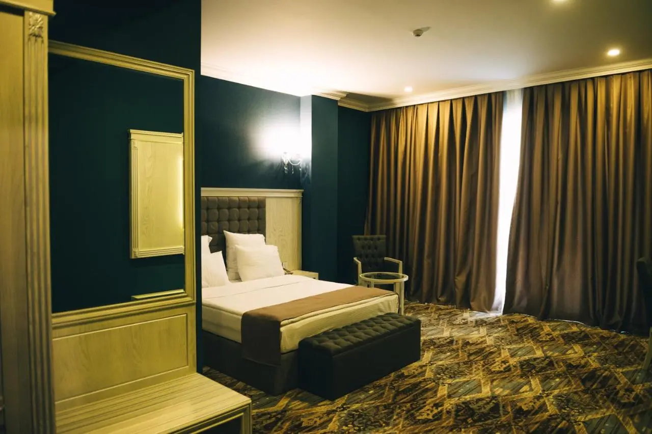 Emerald Suite Hotel