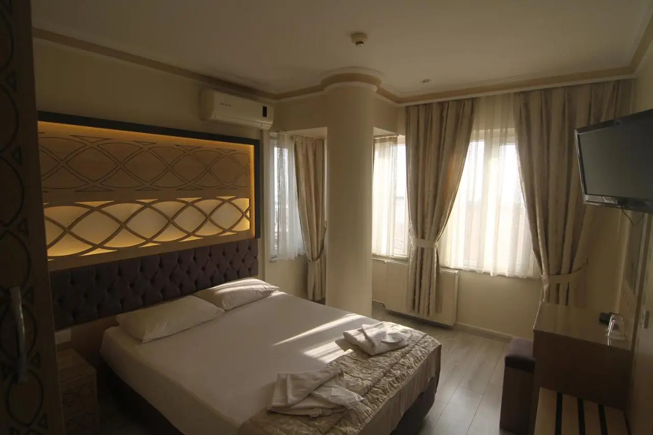 Grand Liza Hotel