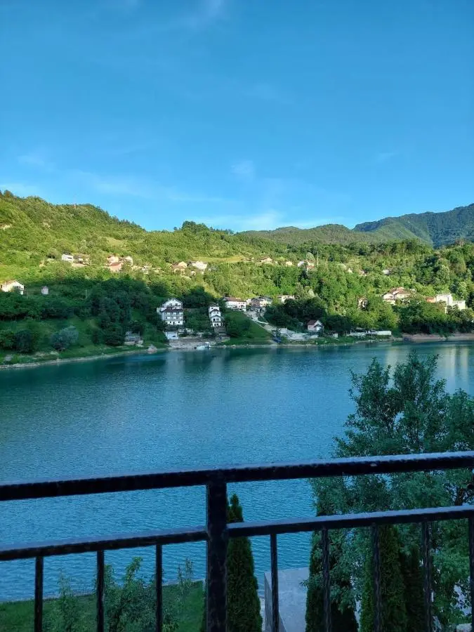 Villa AS na Jablaničkom jezeru