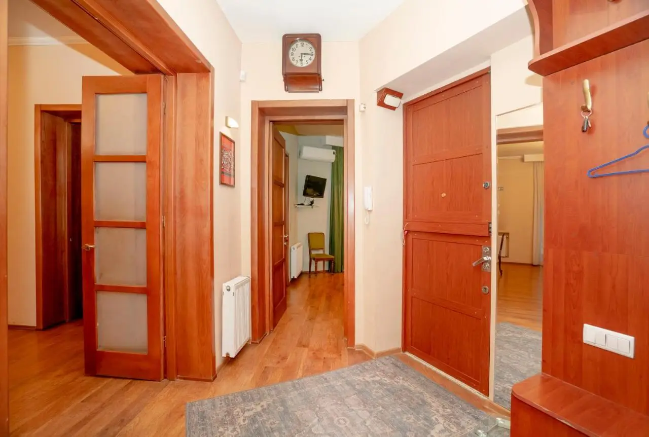 Apartment Baratashvili street