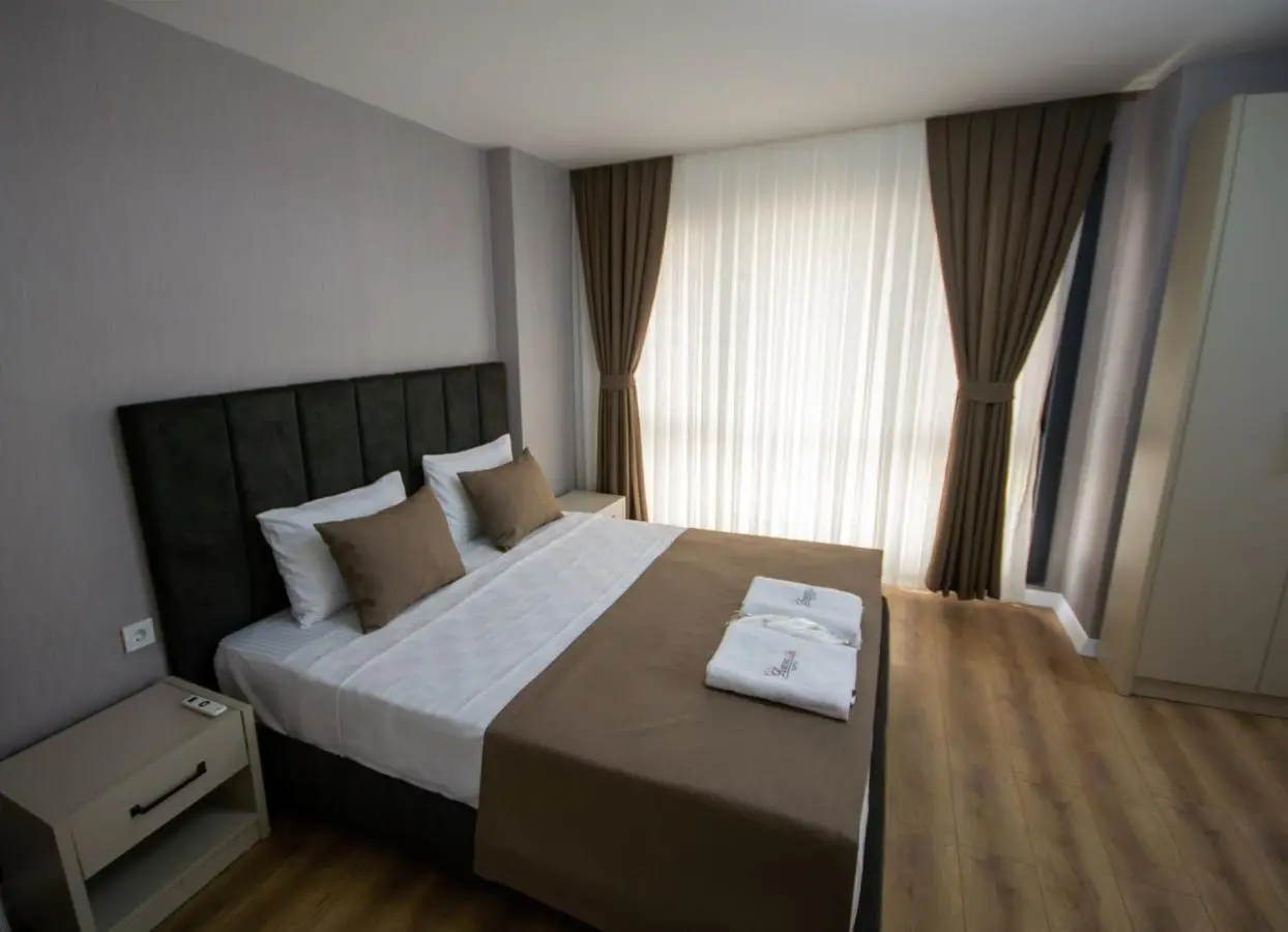 Luxury Life Suites