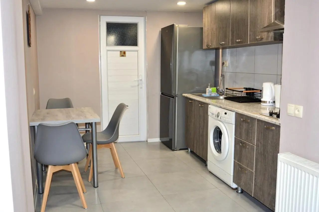 nikas apartment