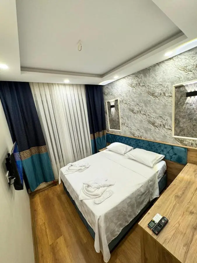 Riverside Hotel