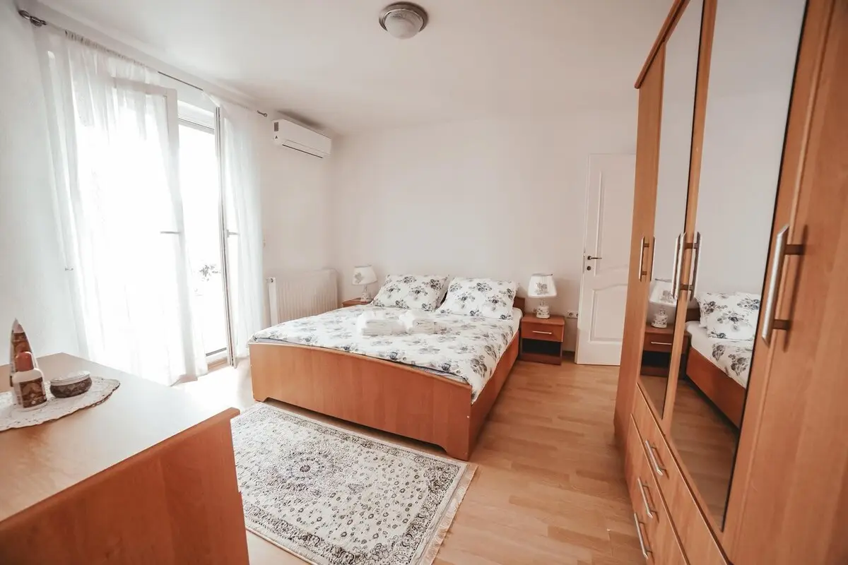 Go2Bihac Villa, 8 bedrooms, 7 bath, 10 aircon.