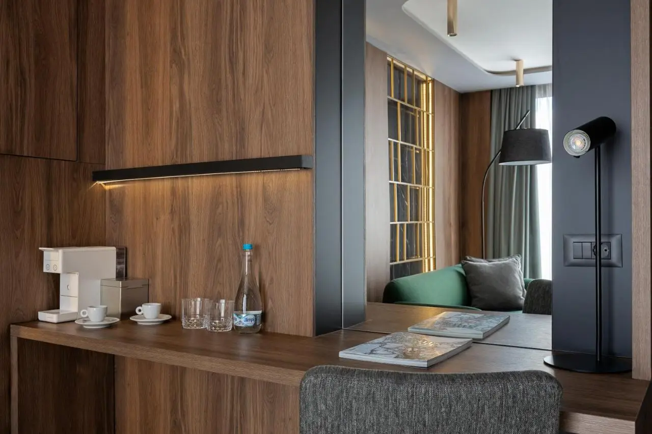 Apeiro City Avant-garde Hotel
