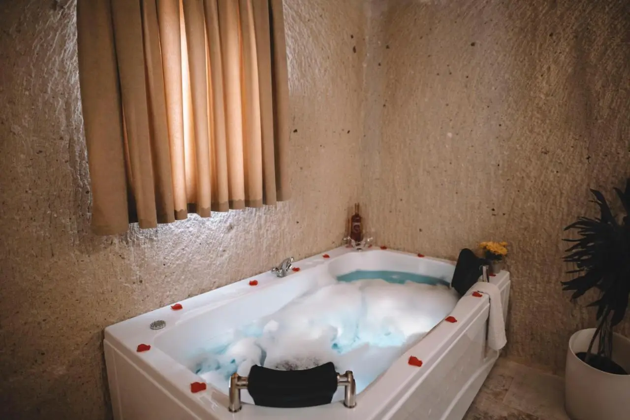DAPHNE CAVE HOTEL