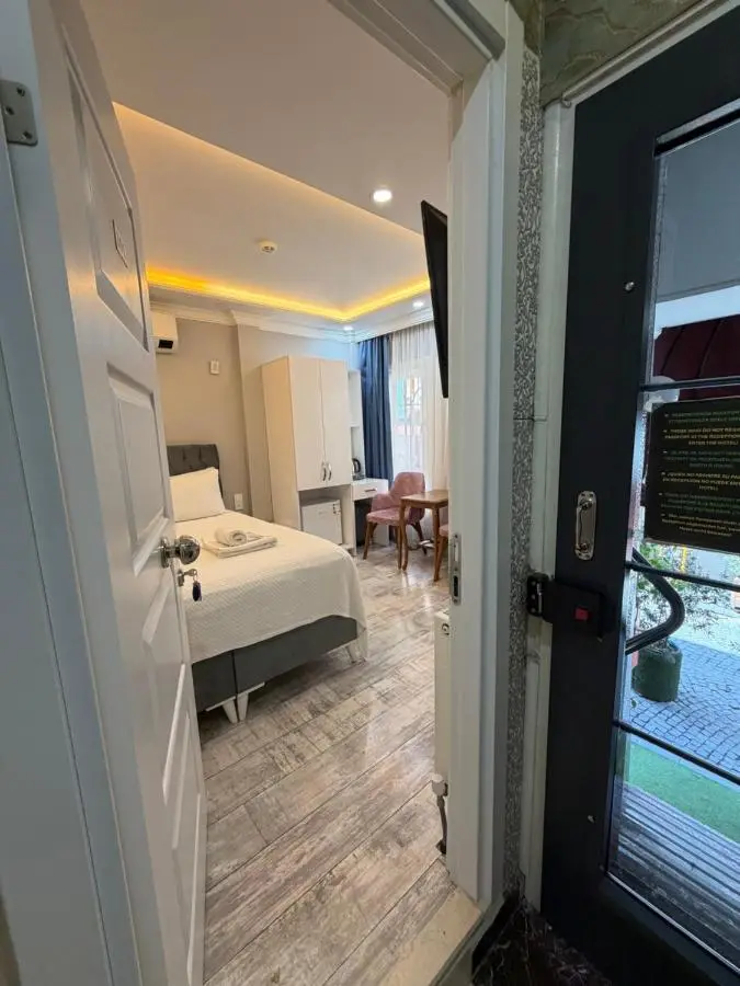 VERSECA HOTEL