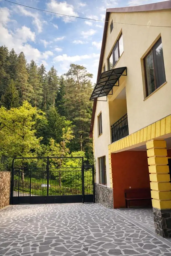 Hotel forest echo