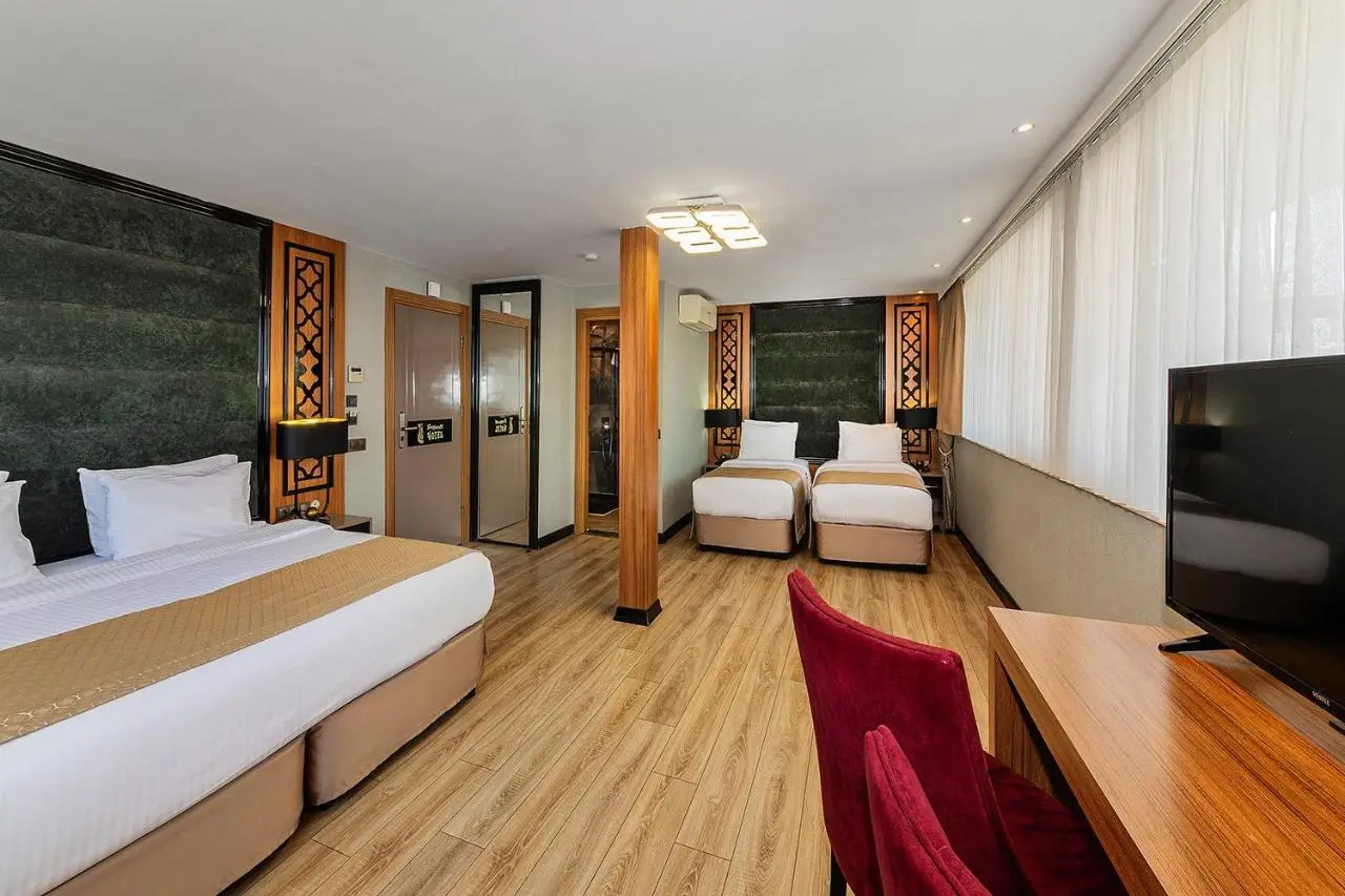Aristocrat Hotel